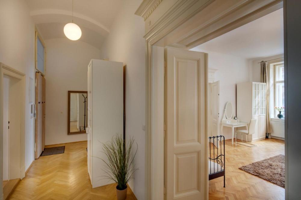 Kaprova - Old Town Apartments Praha Bagian luar foto