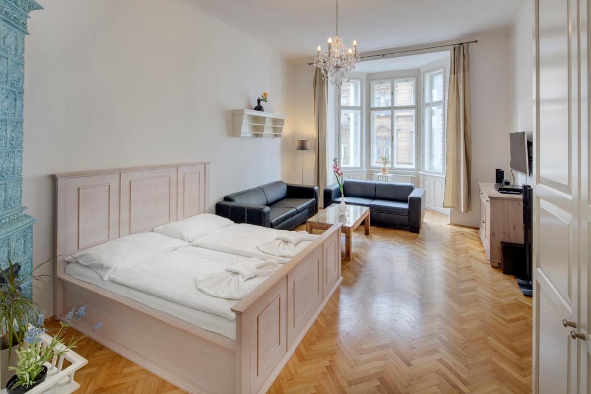 Kaprova - Old Town Apartments Praha Bagian luar foto